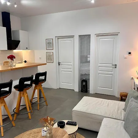 Asterias Apartment